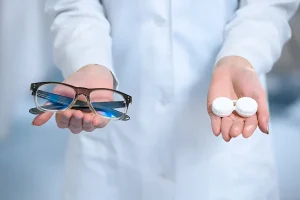 gafas o lentes de contacto