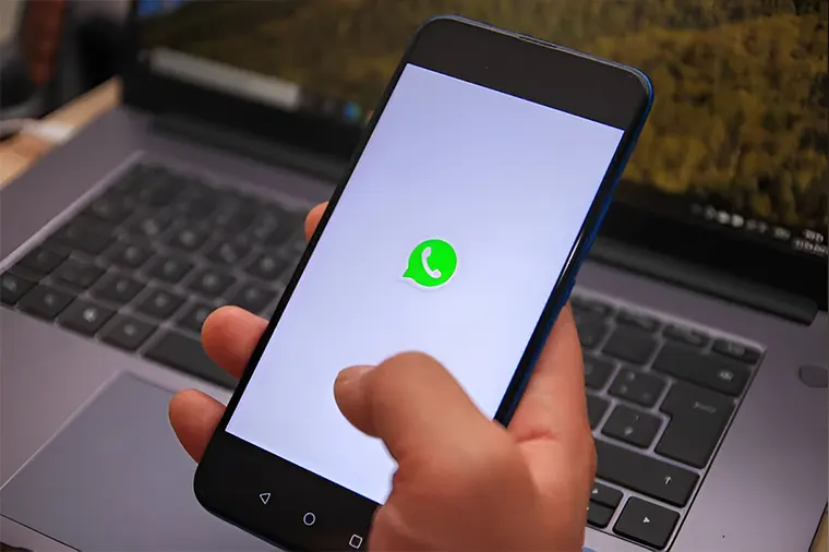 celular con whatsapp